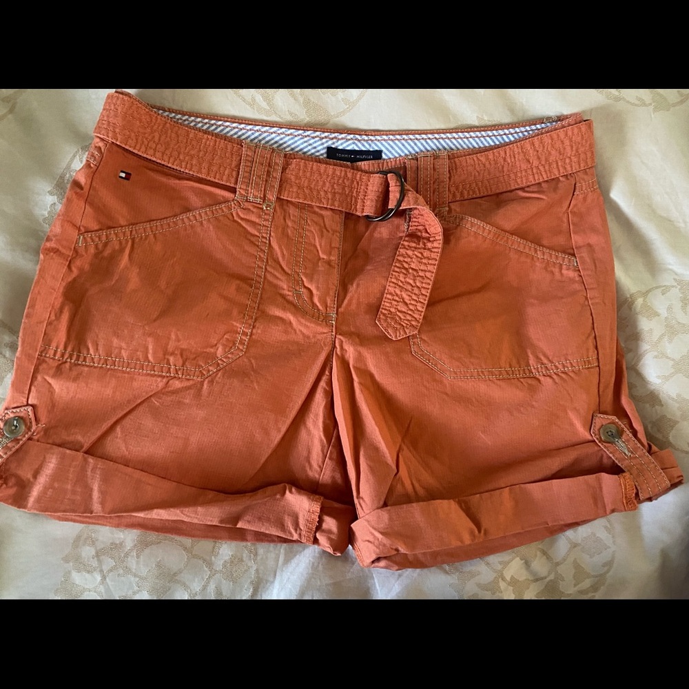 Tommy Hilfiger shorts in orange poplin in orange with 4 pockets and belt